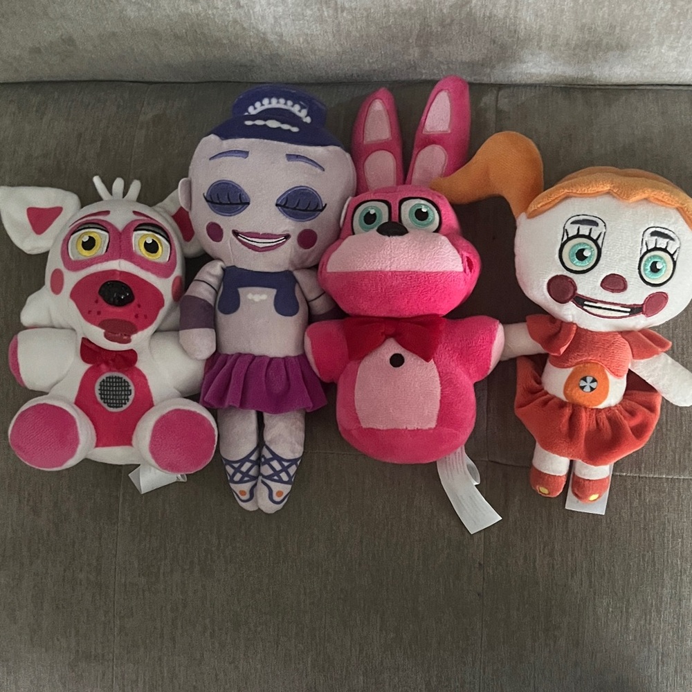 Wave 3 Sisters location fnaf plushies